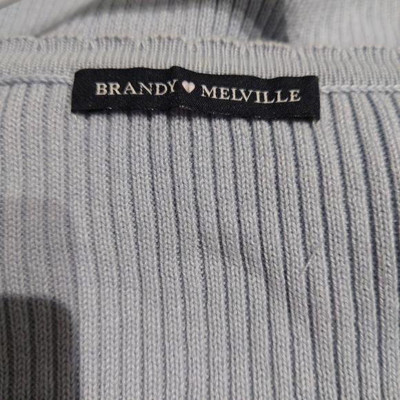 Discontinued Brandy Melville Zoe V-neck cardigan - Picture 3 of 4
